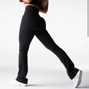 NVGTN Effortless Flare Leggings - Black - Medium